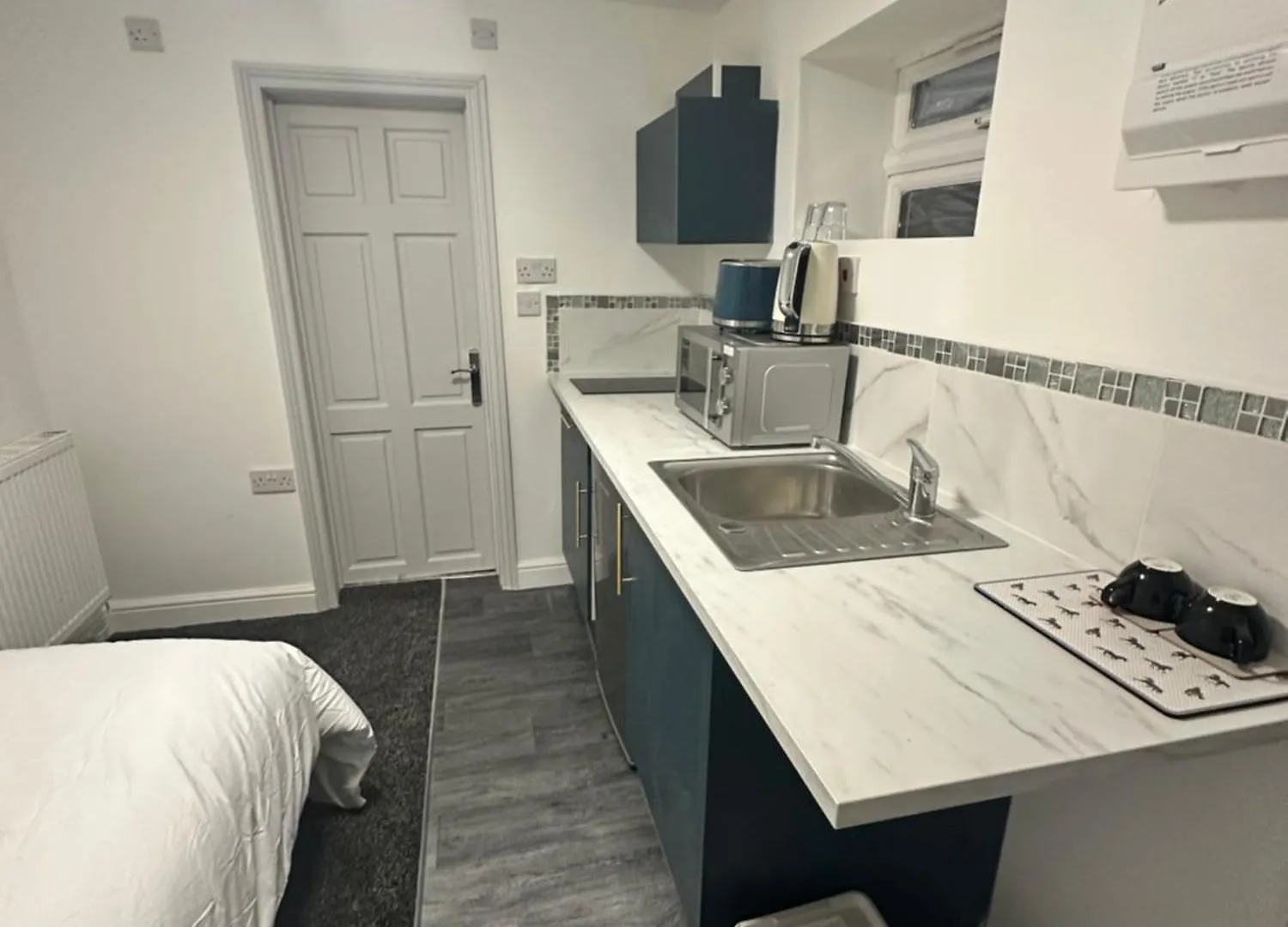 Room 6 Ng3 2Az Nottingham 0*,  United Kingdom